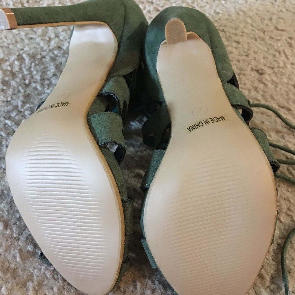 Brand New Olive Green Tie Up Heels Sz 7
